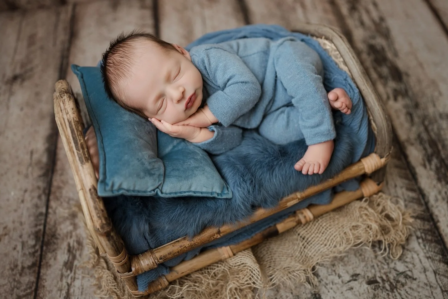 Baby Jace, all snuggled up and dreaming sweetly 🤍 So thankful I got to capture these first precious days for his family ✨

Welcome to the world, little one 💙
