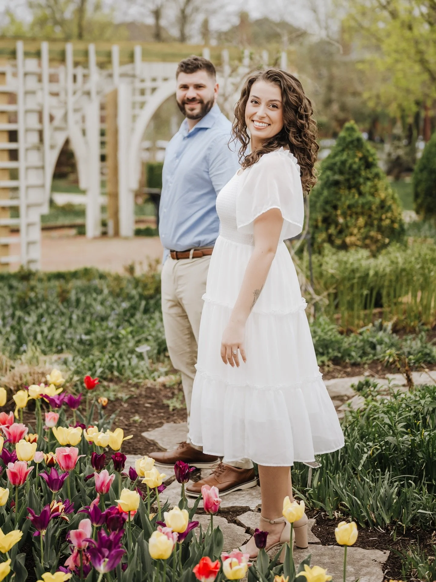 Spring evenings, blooming gardens, and the kind of laughter you can feel through the photos 🤍🌷

Kiersten &amp; Joe made their engagement session so effortless, full of joy, sweet moments, and the kind of connection that speaks for itself. I already