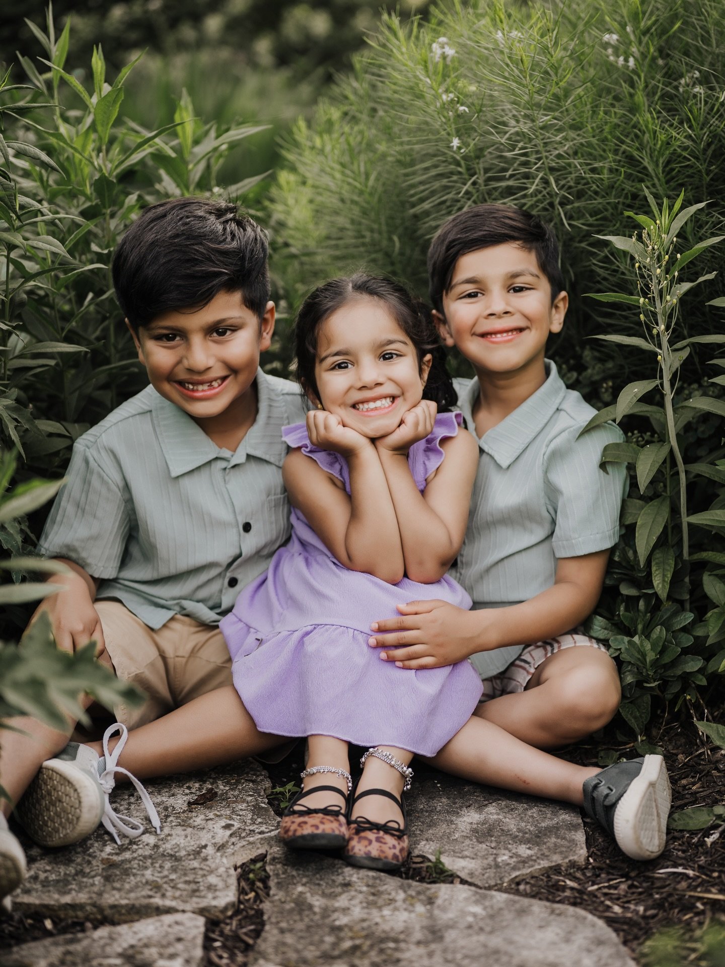 A little bit wild, a whole lot of love, and just enough chaos to keep things interesting. 😉 Family sessions with young kids are never about perfection, they&rsquo;re about capturing the joy of this season exactly as it is.