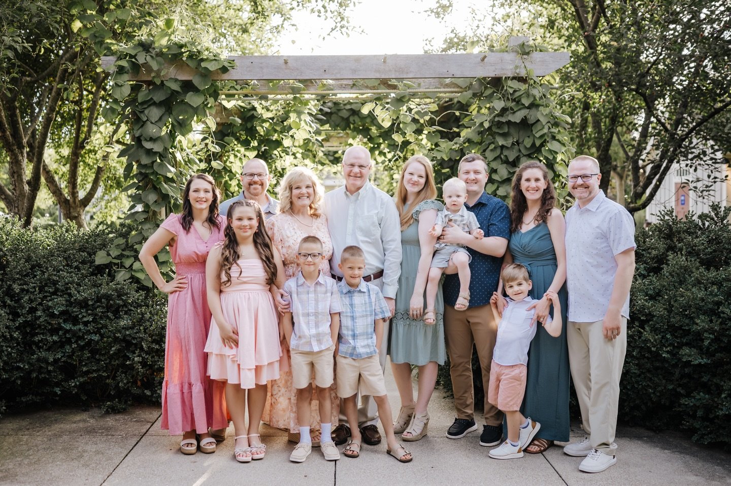 What a joy it was to capture this sweet family together and preserve this season for generations to come. 📸✨