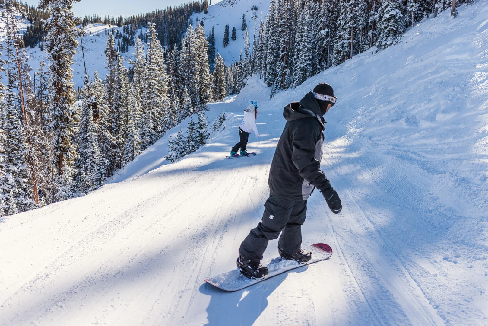 snowboarding-engagement-crested-butte-snowboard-wedding-by-colorado-ski-wedding-photographer