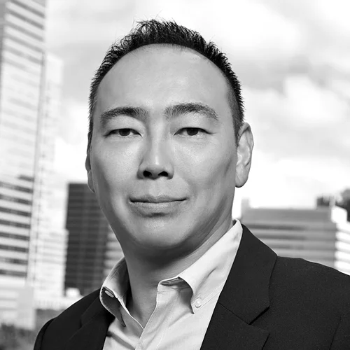   TIM J. ENG  Co-Founder / Right brain  A visual communications professional with more than 20 years of experience in strategic branding and design. For over the past 10+ years, has help launch some of the most notable and well respected global law f