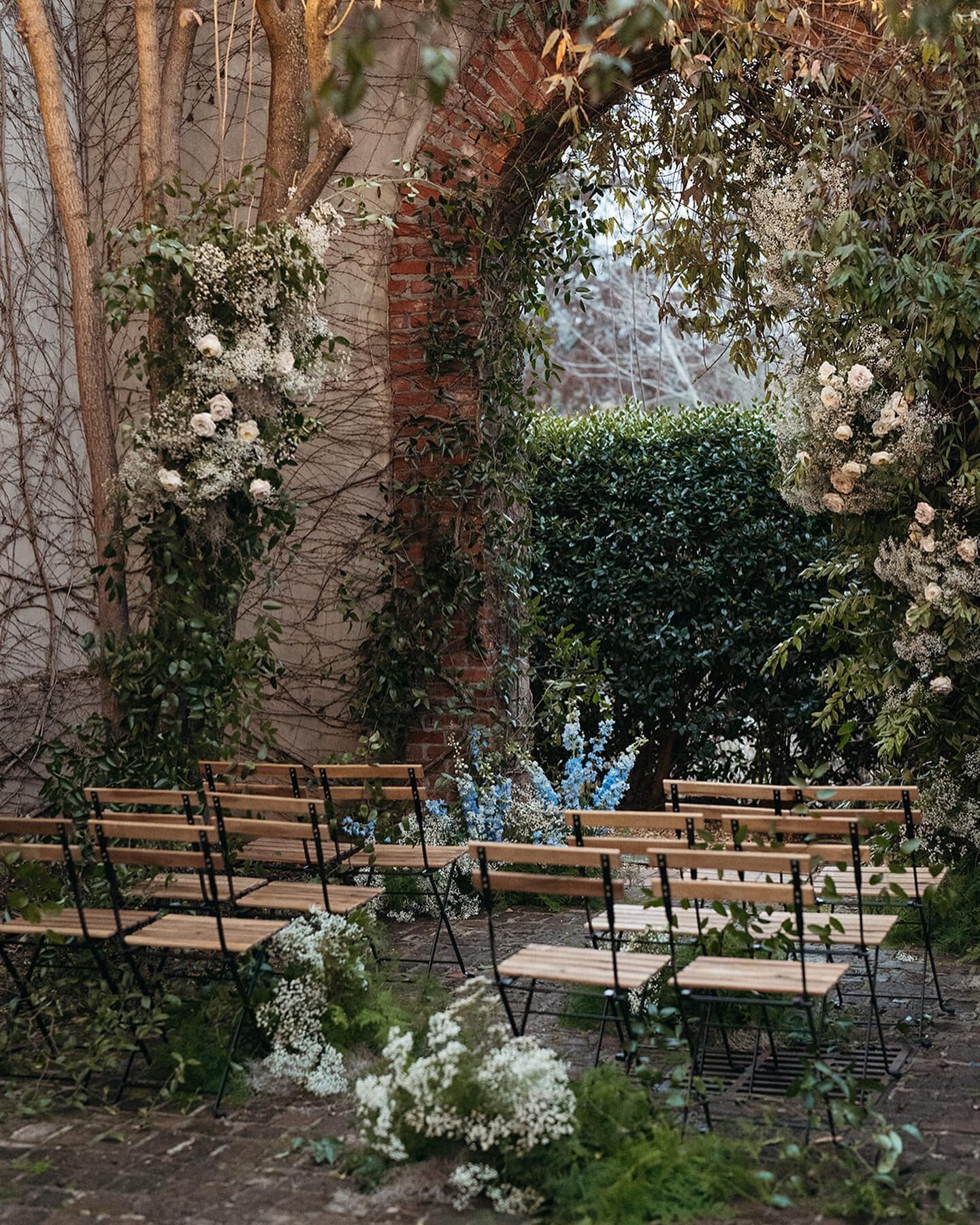 Cute courtyard ceremony
