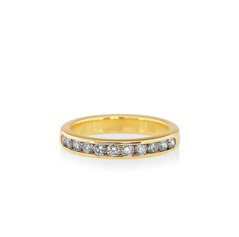 18k Yellow Gold Eleven Diamond Band