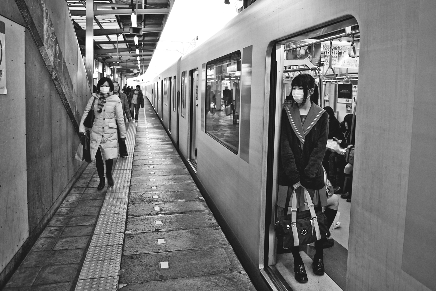 school-girl-on-a-train-bw-w-pak-han.jpg