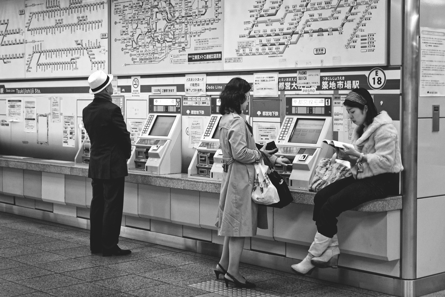 Street Photographs Showcased by Flavorwire Culture Magazine