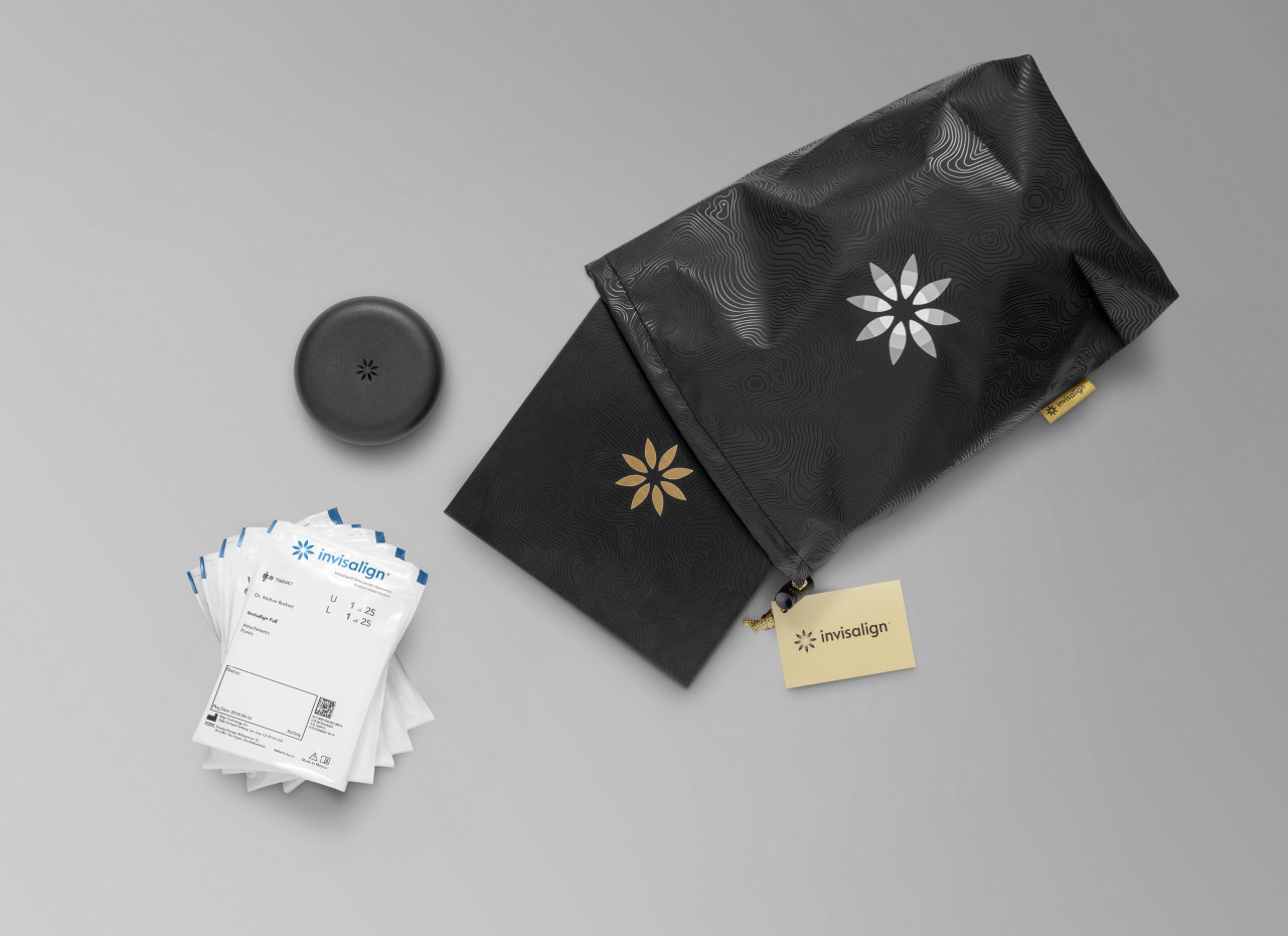 1554997540-37_invisalign_starterkitbagopen_box_aligners_tag_1280-jpg.jpeg