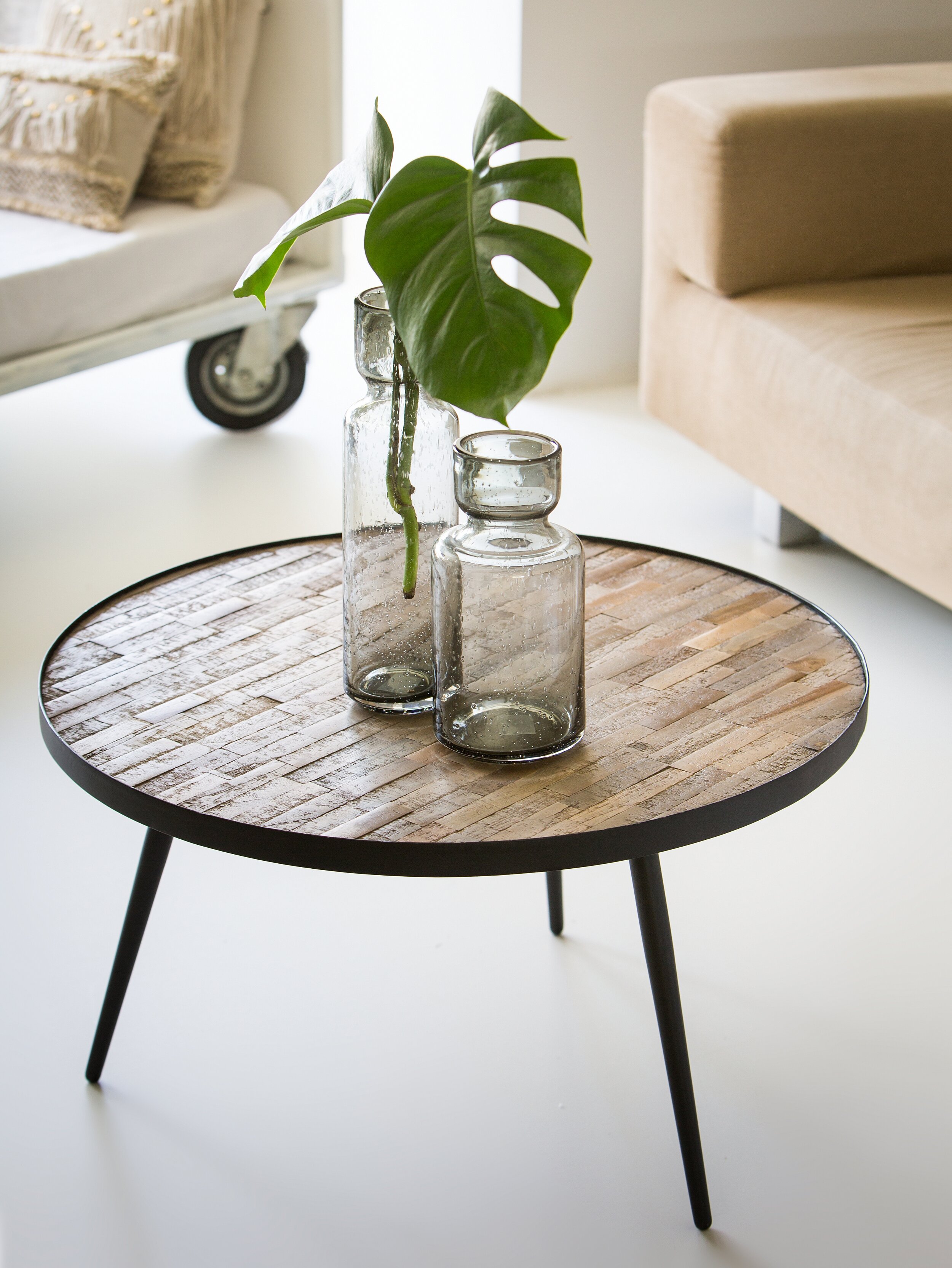 Skelton Vase grey back 2510.jpg