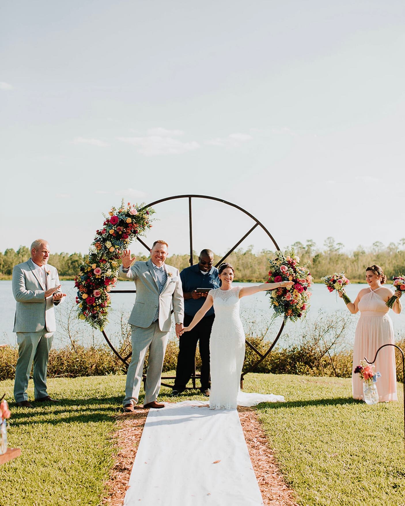 The ✨most perfect✨day! ☺️

📸: @monicagracephotography 

#lakecountyweddings #mountdoraweddings #orlandoengagedcouples #centralflwedding