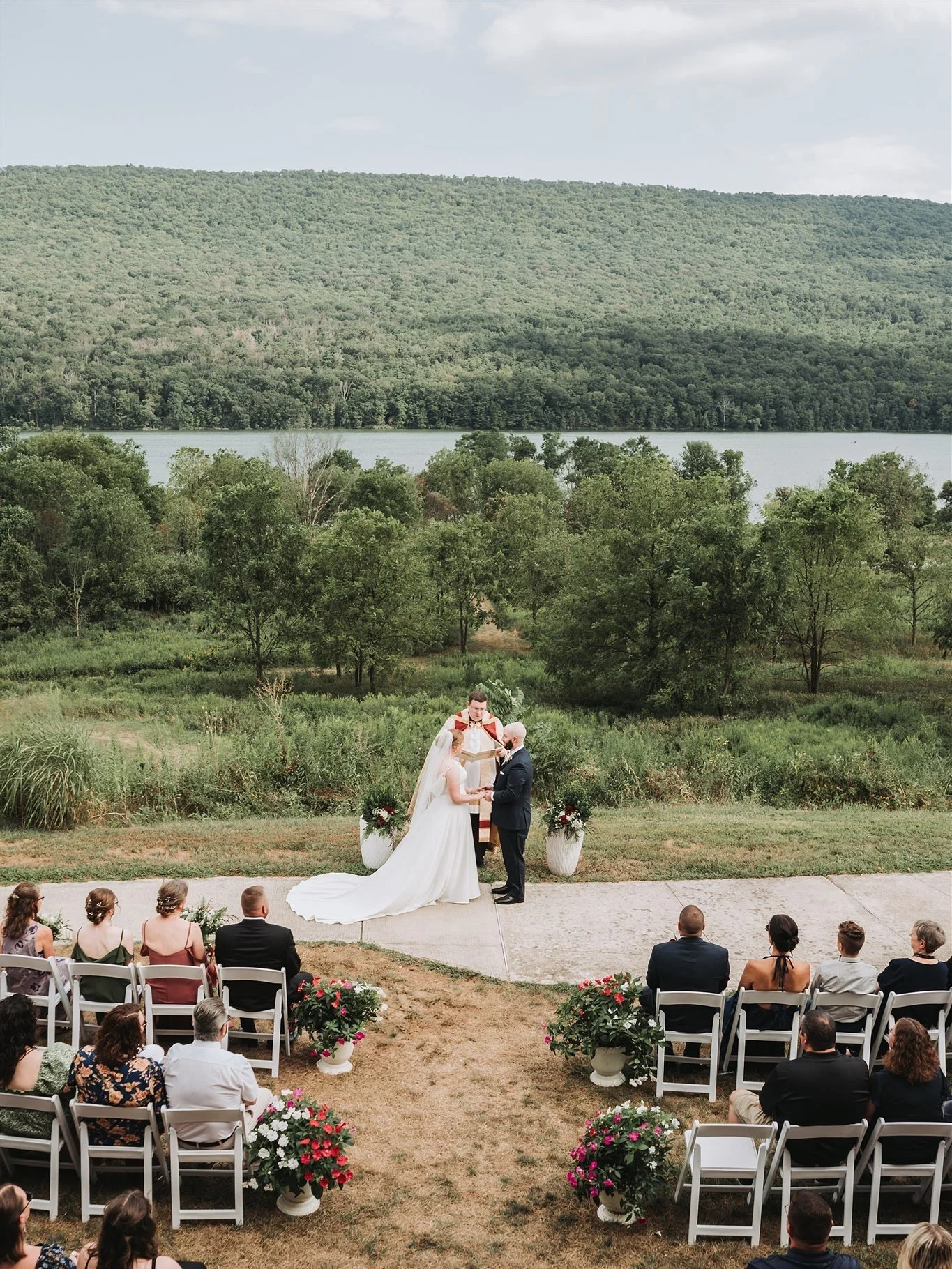Sneak peek from Alex &amp; Emma&rsquo;s beautiful wedding day at The Nature Inn at Bald Eagle State Park 🌿

From the sweetest moments to the stunning Pennsylvania mountain views, this day was unforgettable!

#jtrmedia #pennsylvaniaweddingphotographe