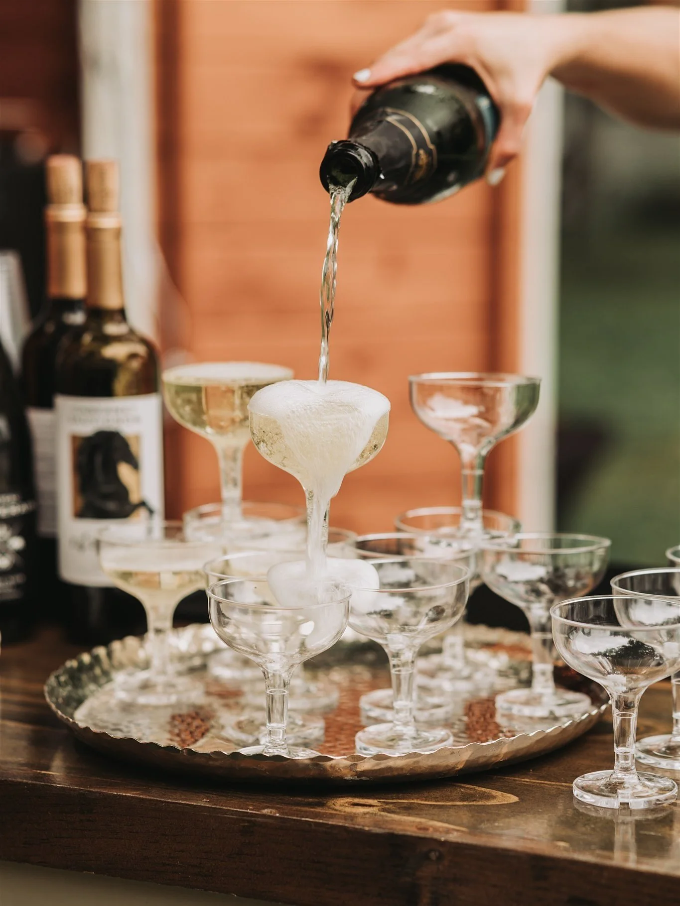 The celebration is in the details ✨

From the first champagne pour to the glow of the reception tent, and finally the sweetest ending&mdash;a cheesecake &ldquo;cake&rdquo; made for the occasion!

Because every part of your wedding day deserves to fee