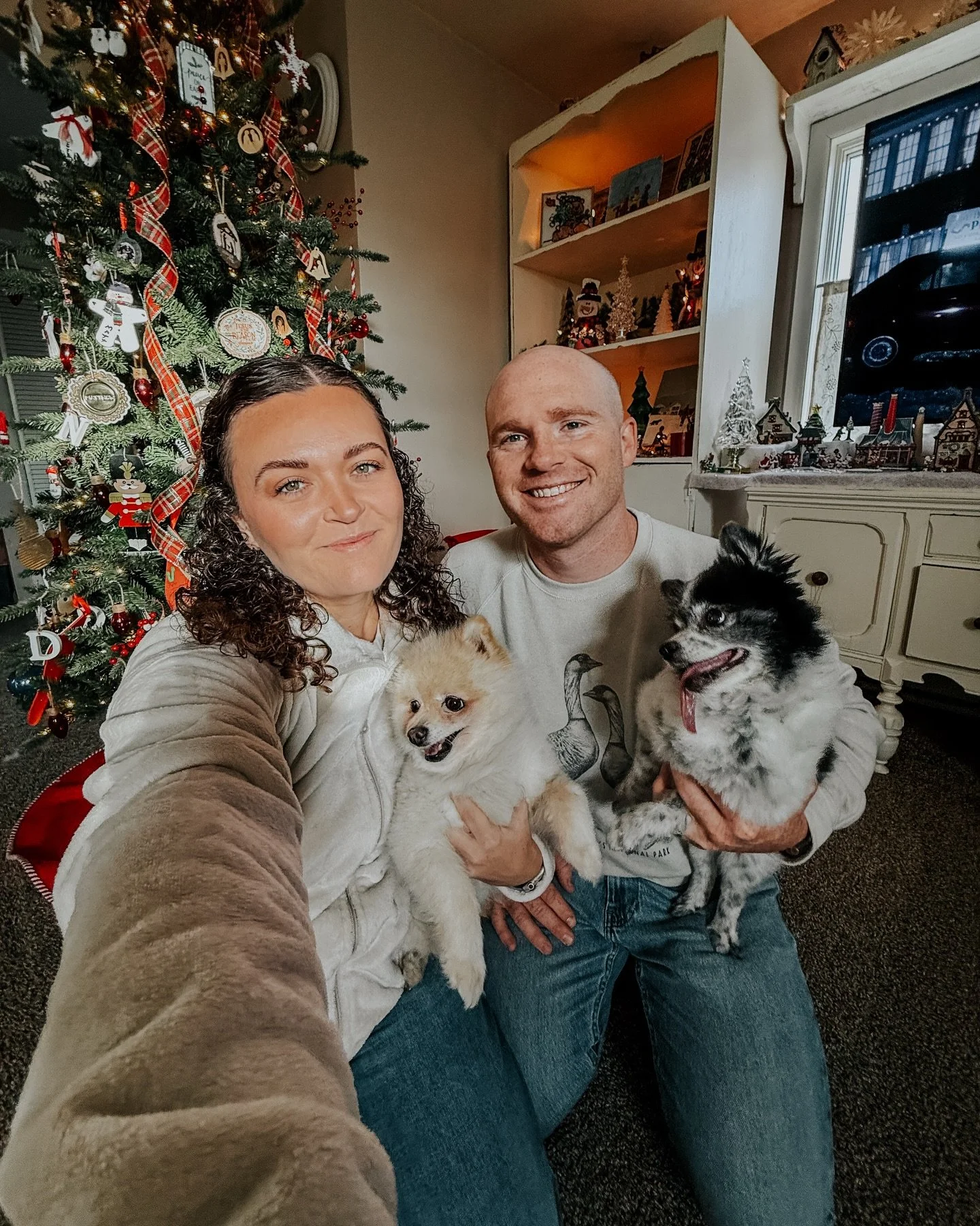 Being the photographer in the family means holiday break usually includes at least one &ldquo;okay but hear me out&hellip;&rdquo; photo idea 😜

This little photo box moment is exactly how we spent Christmas Eve together, laughing, and making memorie