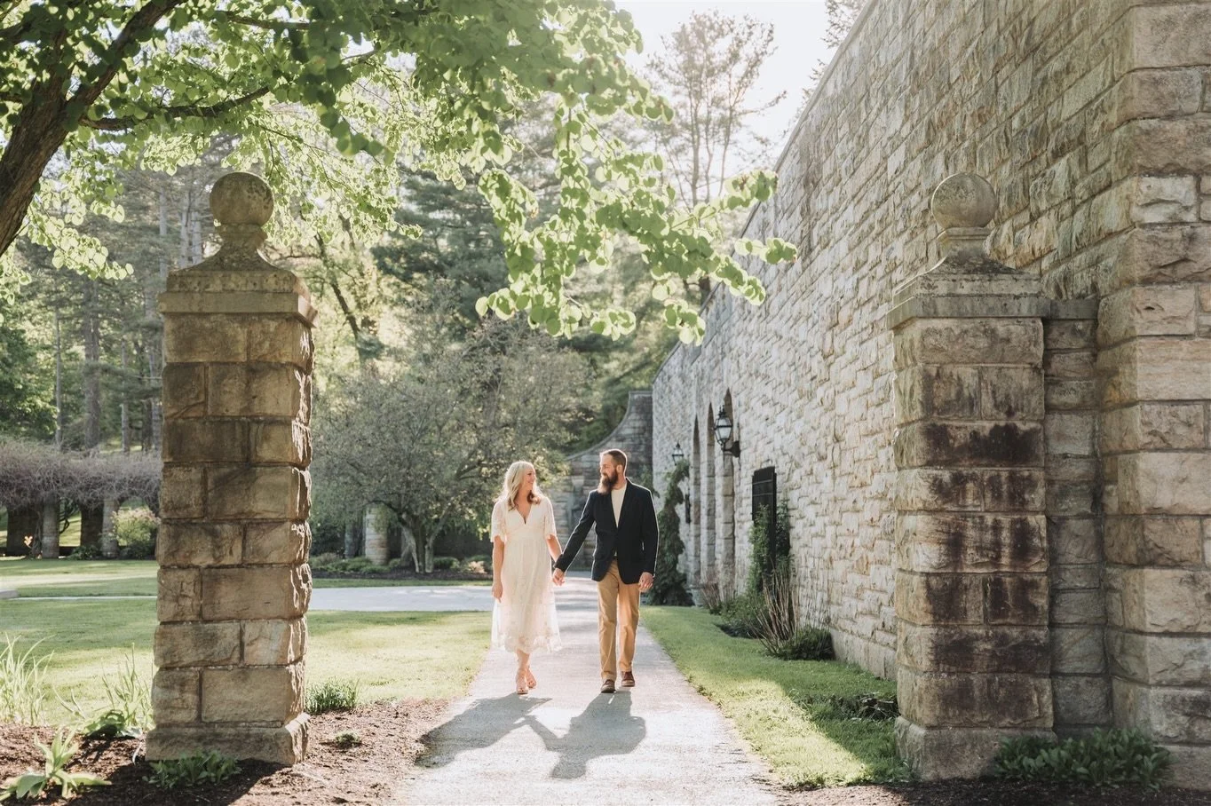 Golden hour in the Gardens ✨ 

The light changes, the backdrop changes, and somehow every corner feels like it was made for moments like this one. Lauren &amp; Shay weren&rsquo;t performing for the camera. They were just walking, just talking, just b