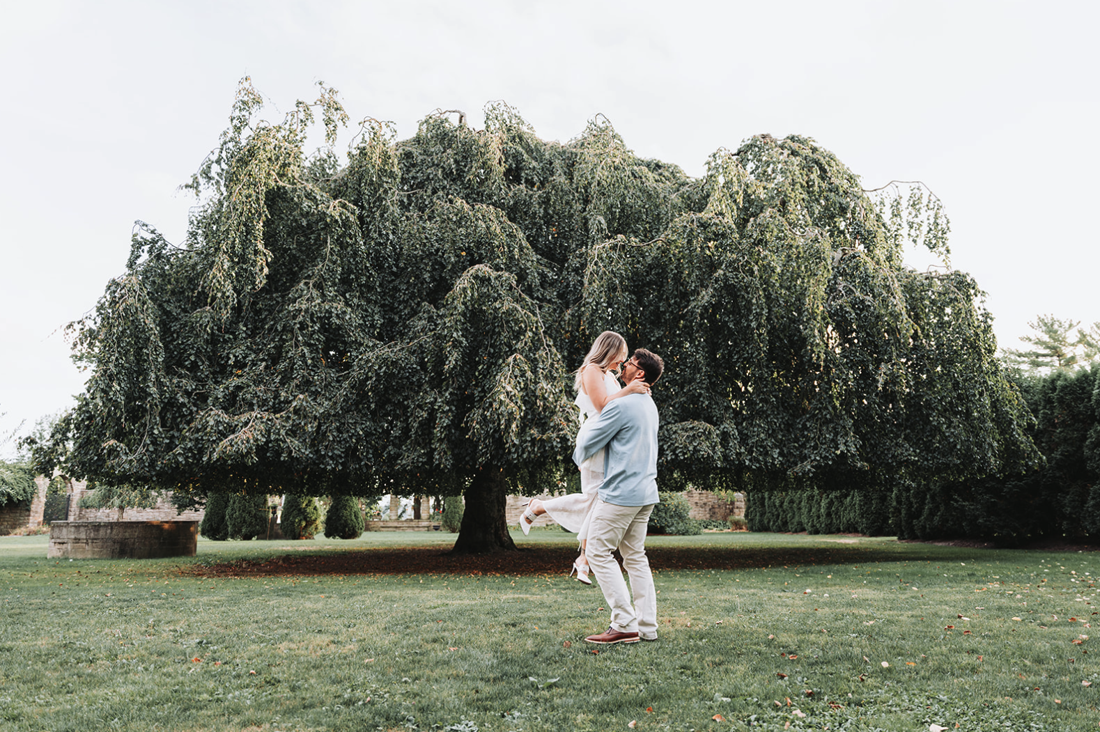 willow-tree-pick-up-couple-photo.png