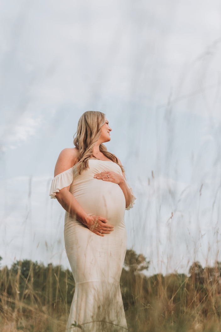 maternity-photo-sky-backdrop.png