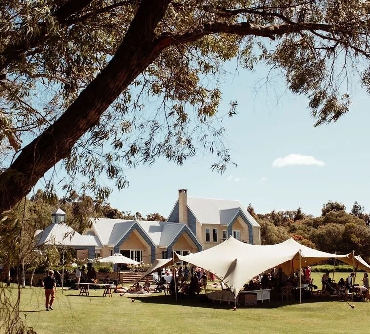 Our baby chino tent fitting right in at @cape_lodge 🤎
📸@kellyharwoodphotography