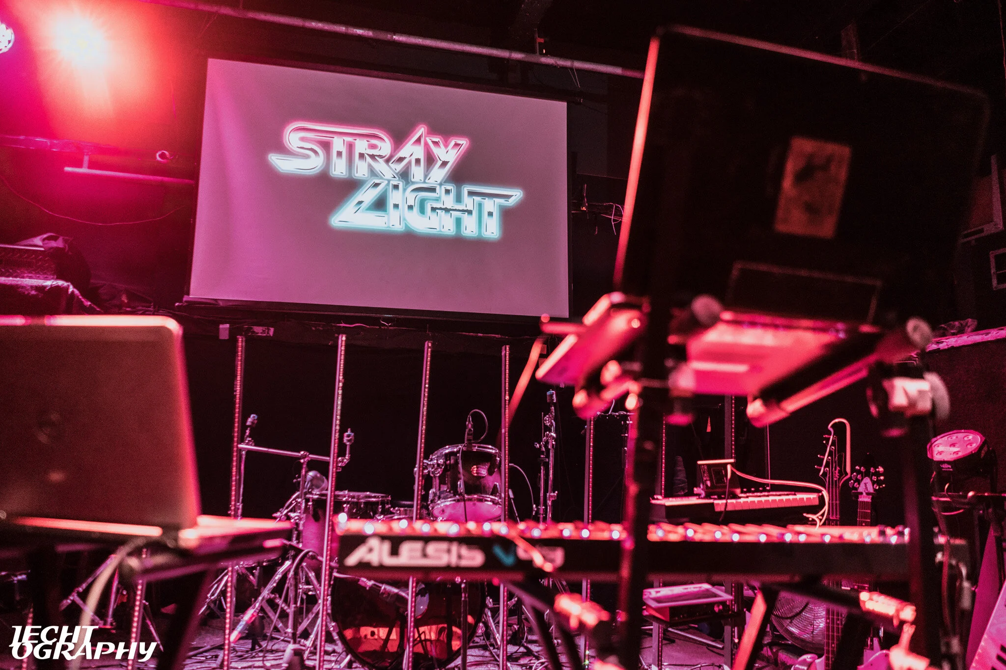 Stray Light plays Valhalla - Live Synthwave — Jechtography
