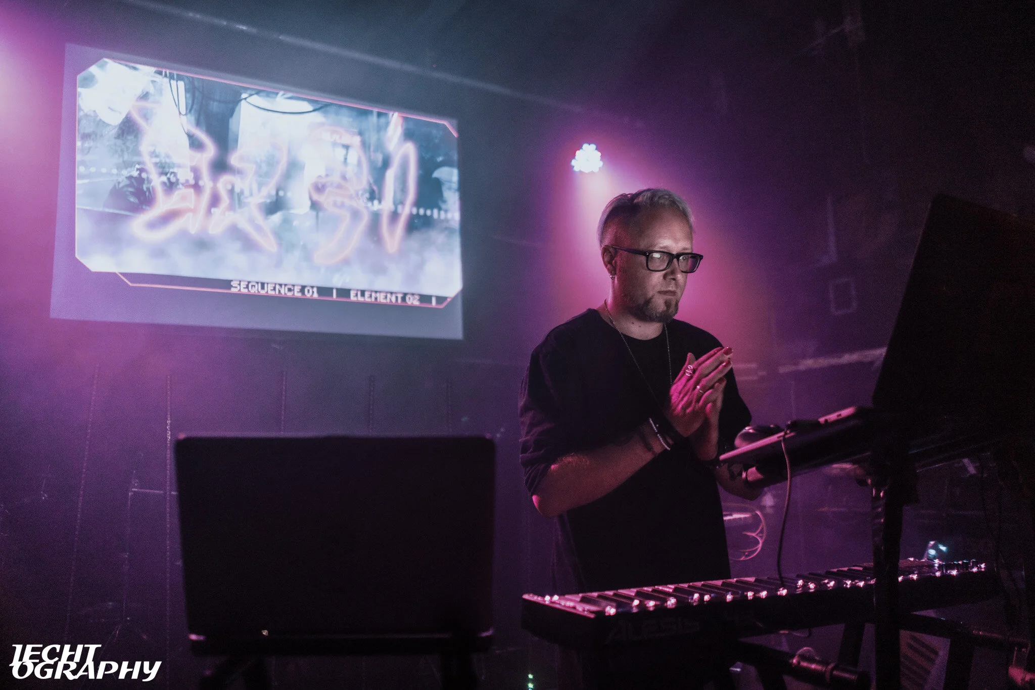 Stray Light plays Valhalla - Live Synthwave — Jechtography