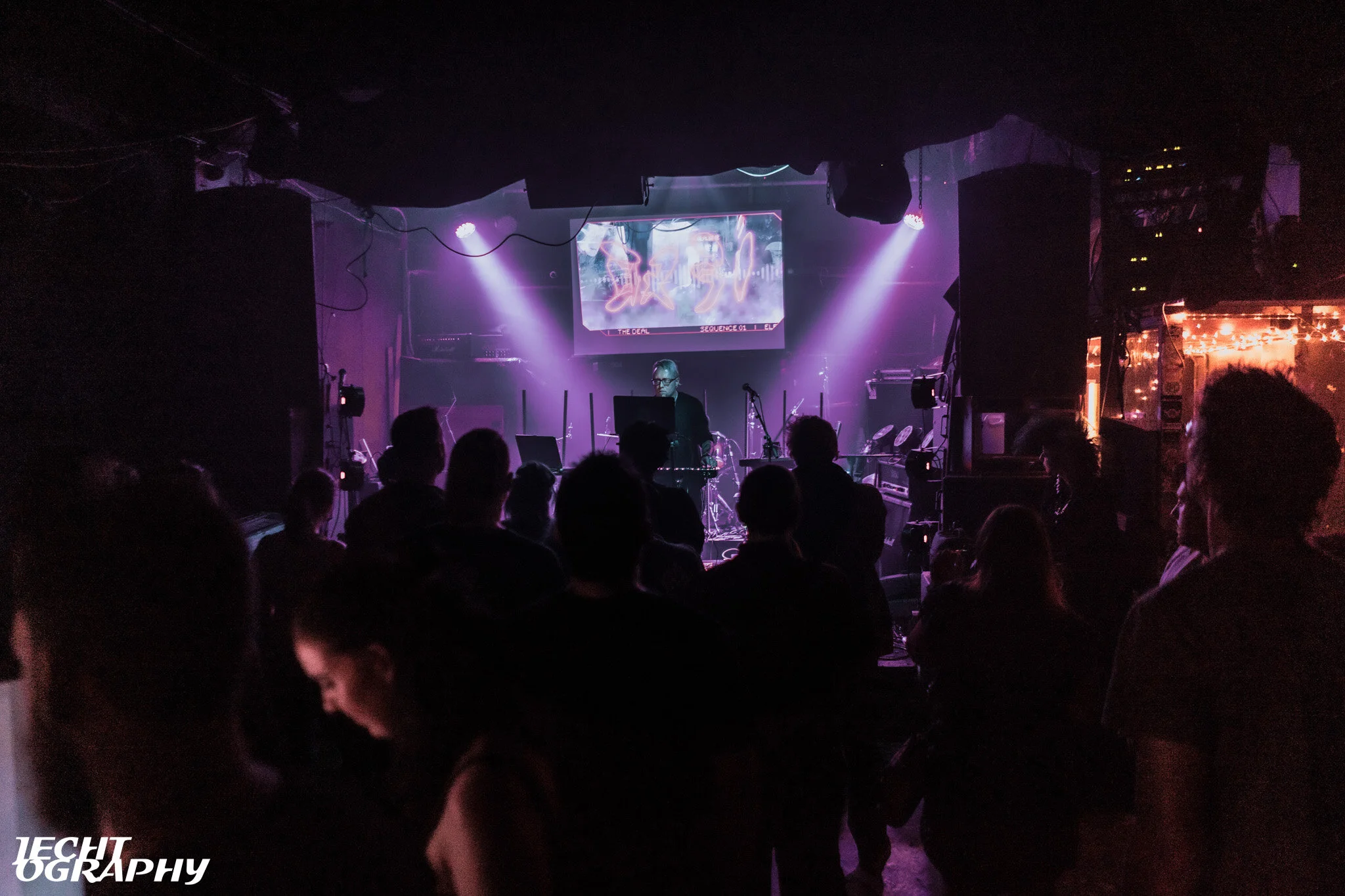 Stray Light plays Valhalla - Live Synthwave — Jechtography