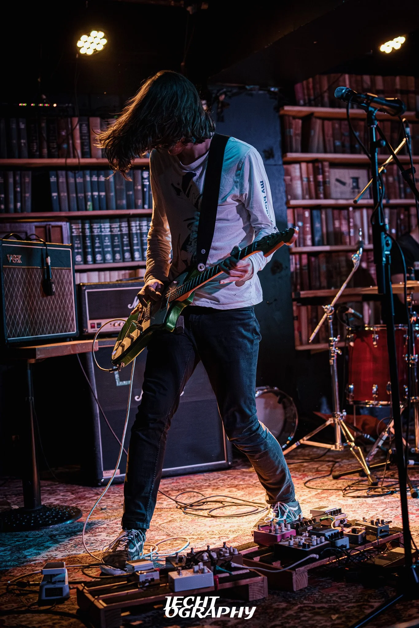 Voodoo Bloo plays Meow - Melting Faces @ Meow! — Jechtography