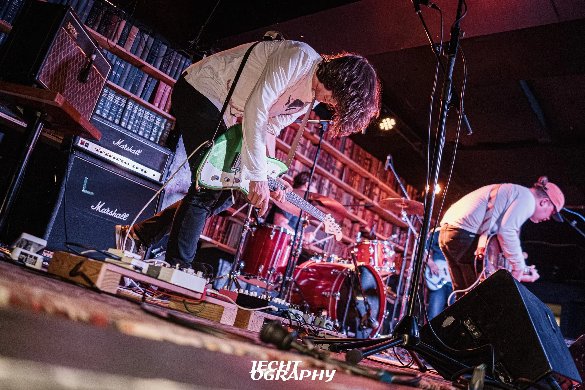 Voodoo Bloo plays Meow - Melting Faces @ Meow! — Jechtography