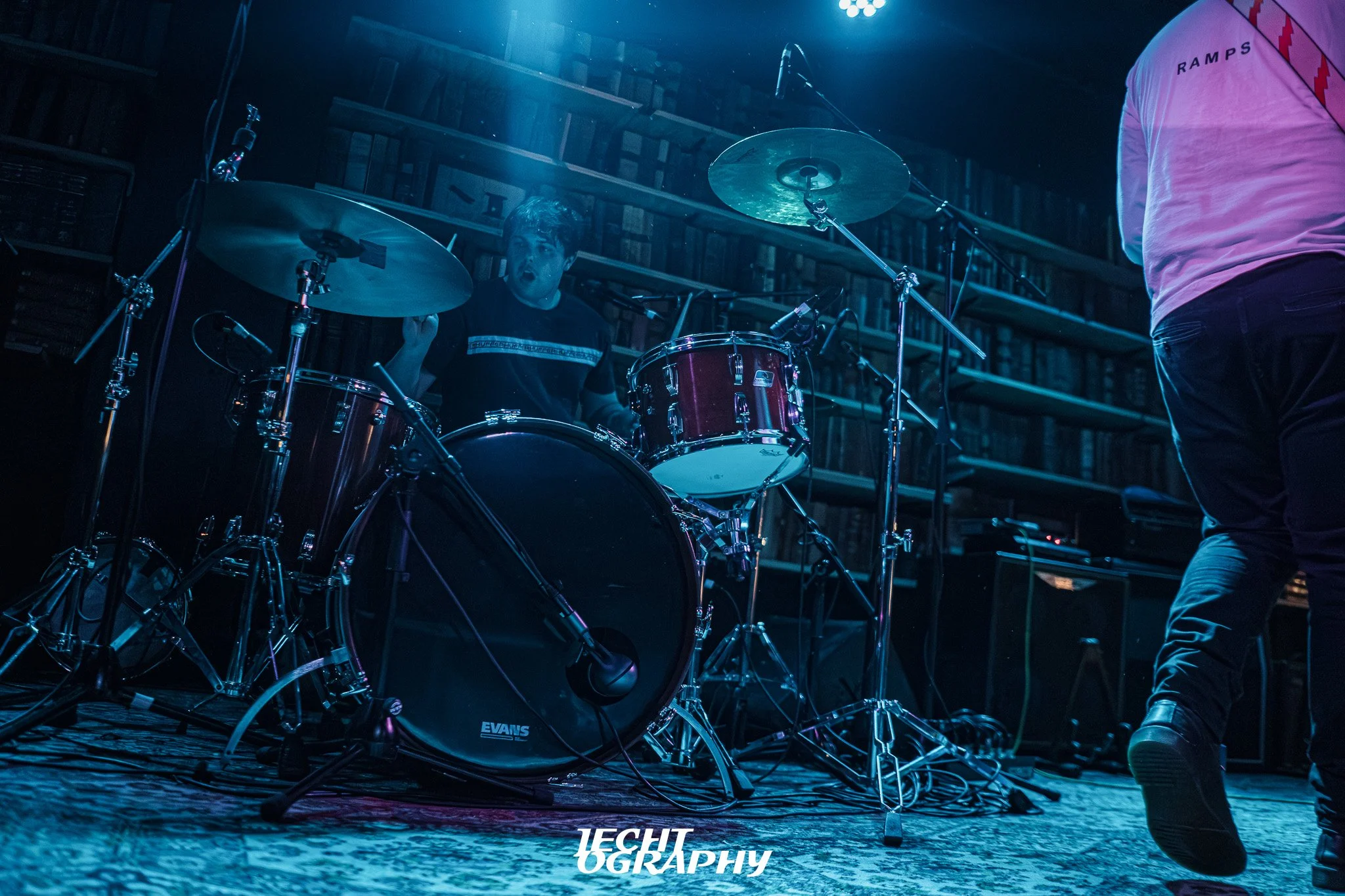 Voodoo Bloo plays Meow - Melting Faces @ Meow! — Jechtography