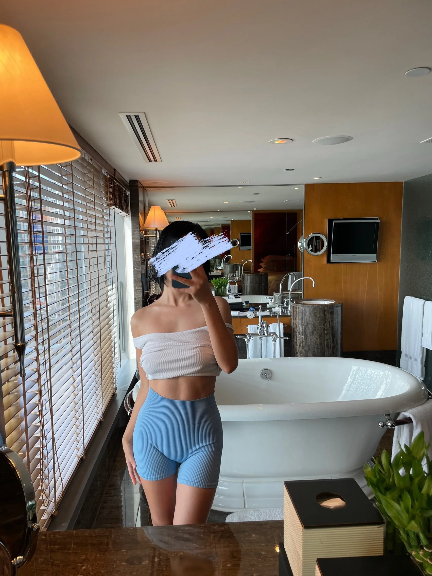 Facetune_09-11-2025-20-43-22 2.jpg