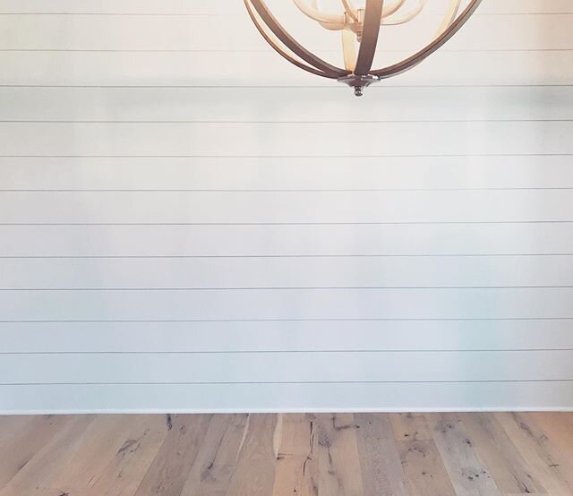 We love how quickly a room can be updated by adding texture to the wall. Who isn&rsquo;t in LOVE with Shiplap these days?! One of our favourite designs! 
At Unique Hardwood we also specialize in custom projects such as Shiplap Walls and Ceilings, Woo