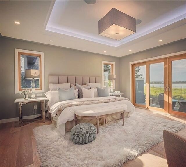 Does Monday morning have you hitting the snooze button and pulling the covers up?! 🥱

Imagine waking up in a master retreat like this?! #baylochhomes #hardwoodbedrooms #engineeredhardwood #engineeredwoodfloor #hardwoodfloors #hardwoodflooring #yycfl