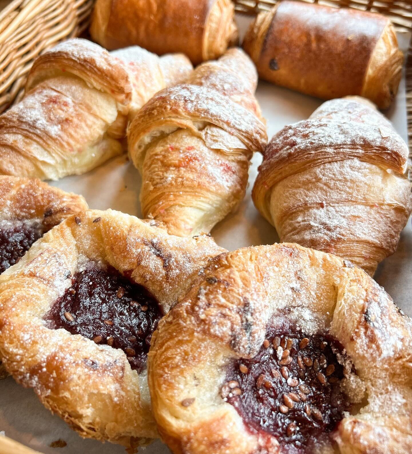 Pastries, get your pastries! 

New deal this week, pastries just &pound;1 after 2pm with the purchase of one of our handmade drinks! 

Get &lsquo;em before they&rsquo;re gone! 

#pastries #coffee #littletreat #treatyourself #shopsmall #supportsmallbu