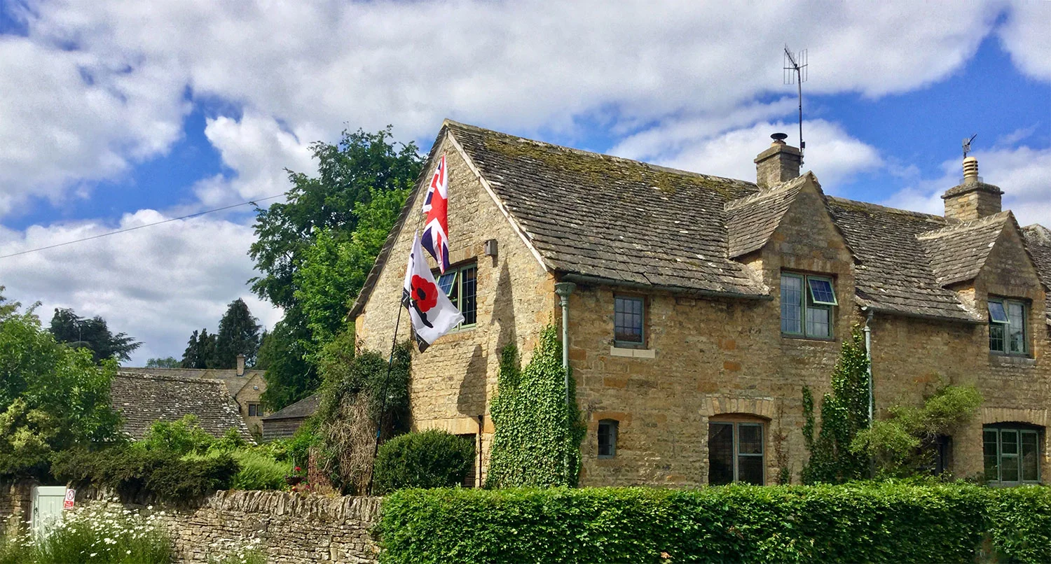 HONEY COLOURED LIMESTONE COTSWOLD VILLAGES