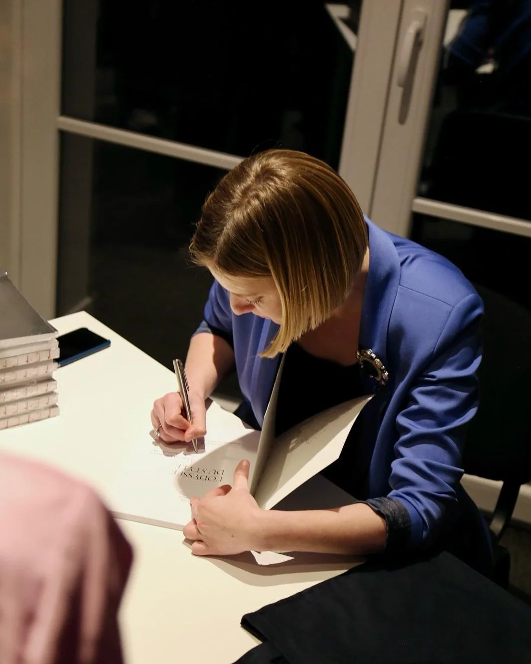 Il y a d&eacute;j&agrave; une semaine&hellip; ✨ 
Le lancement de mon livre L&rsquo;Odyss&eacute;e du Style au @manoirdesoffices fut une soir&eacute;e remplie de belles &eacute;nergies, entour&eacute;e d&rsquo;amis, de partenaires et de coach&eacute;.