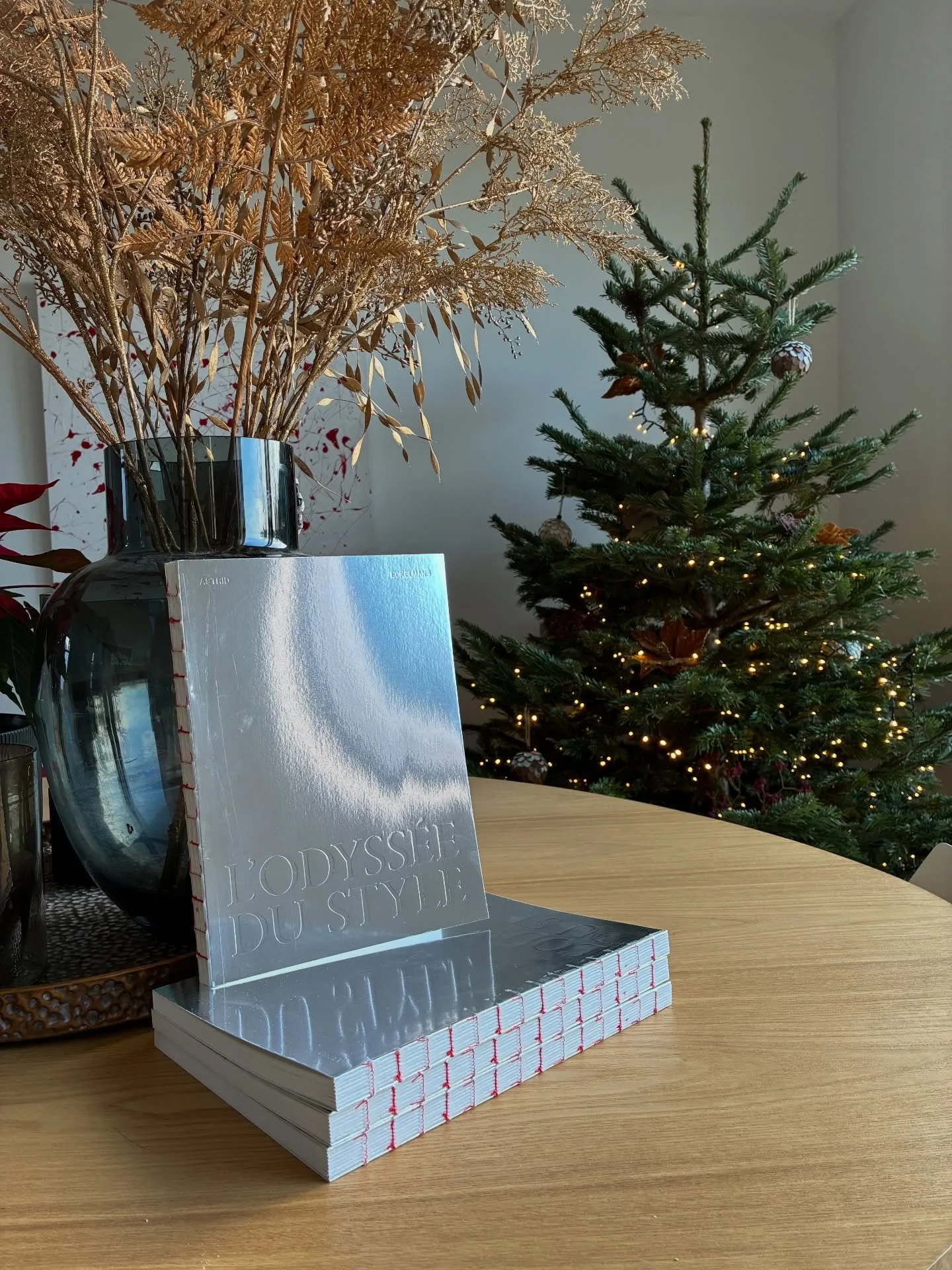 Chaque commande de l&rsquo;Odyss&eacute;e du style est envoy&eacute;e avec un Tote bag et mes 4 cartes couleur en cadeau pour les f&ecirc;tes ! Les profils de personnalit&eacute; li&eacute;s aux palettes sont pr&eacute;sent&eacute;s en d&eacute;tails