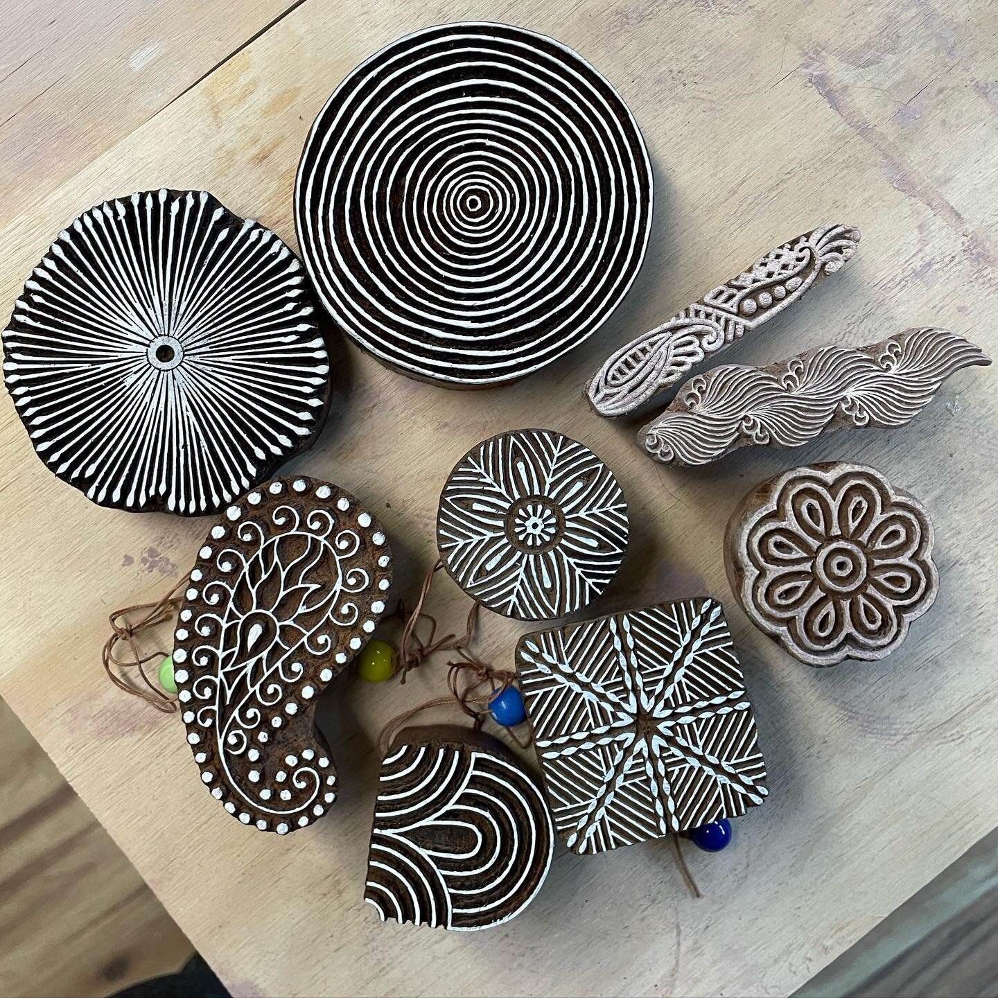 Latest studio impulse purchase has been oodles of these wooden batik stamps for pressing into clay. What will I make with them? How many do I need? Still figuring that out and 100 🤷🏻&zwj;♀️ 
.
Image description: an assortment of carved wooden stamp