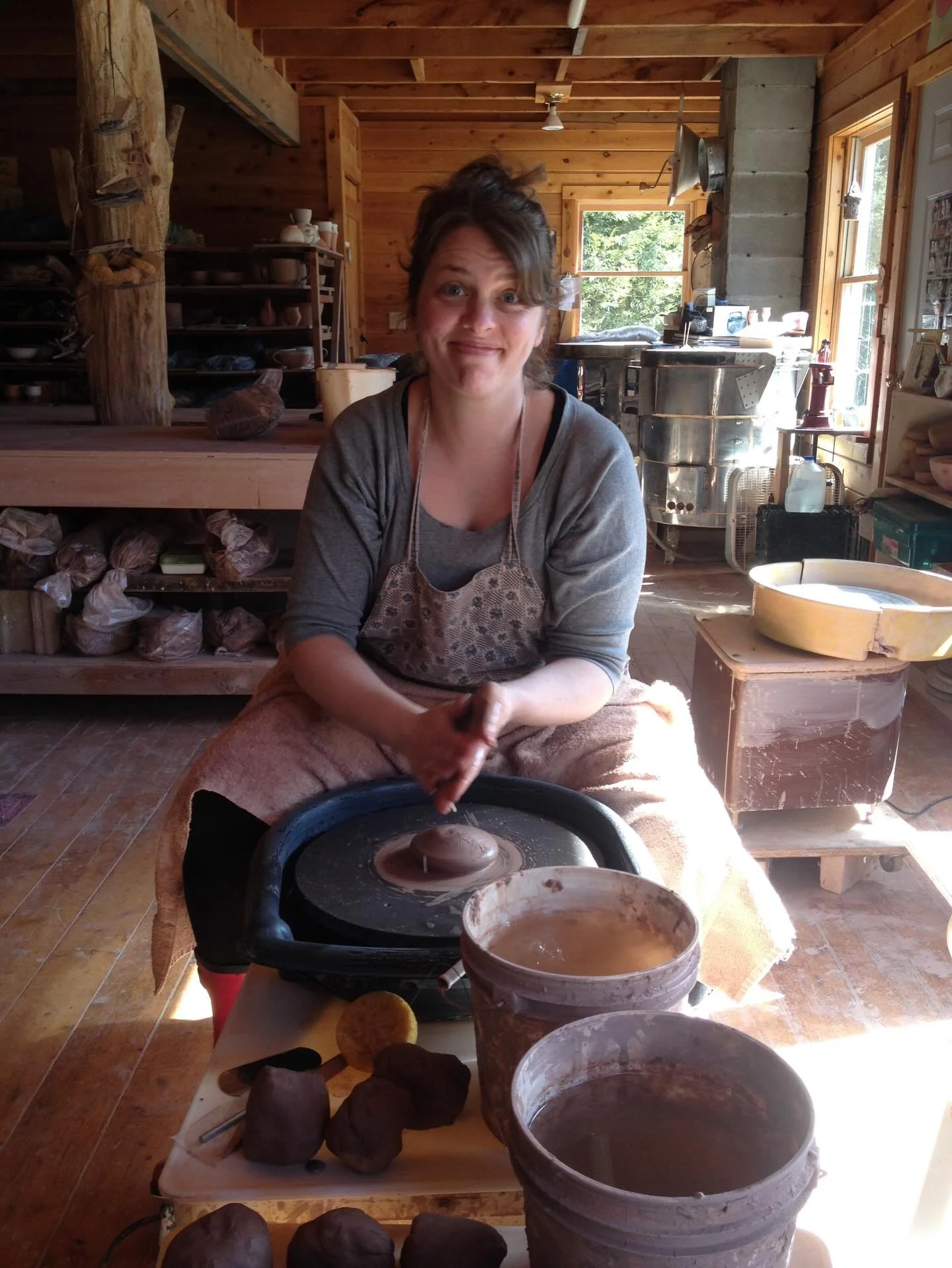 I&rsquo;ve been watching this 2016 trend with so much grief for what I&rsquo;ve lost since then, but also remembering that 2016 was when I took my first pottery class. That class sparked two lifelong friendships (👋🏼 @mtnvtmt @muddycreekpottery) and
