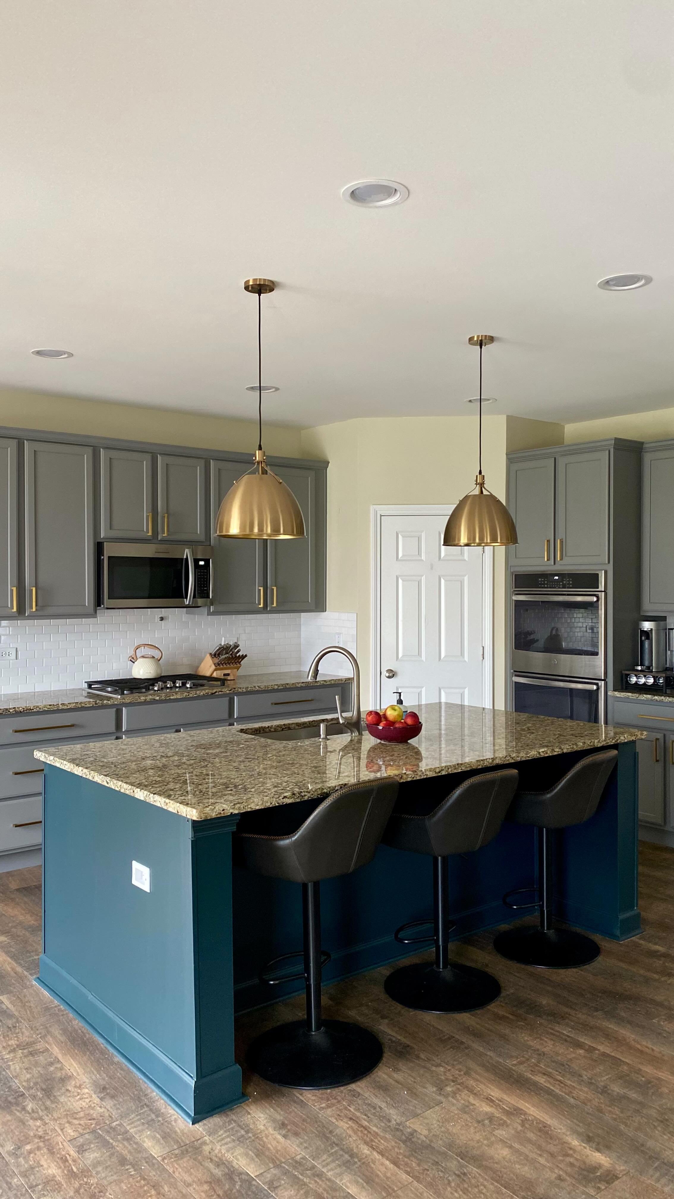 #springcleaning is just about over, so what better way to bring in the summer season than a fresh look to your kitchen! Bold colors are in and we’re here for it.
Get your quote today by following the link in our bio 👆🏽 - a free accurate quo