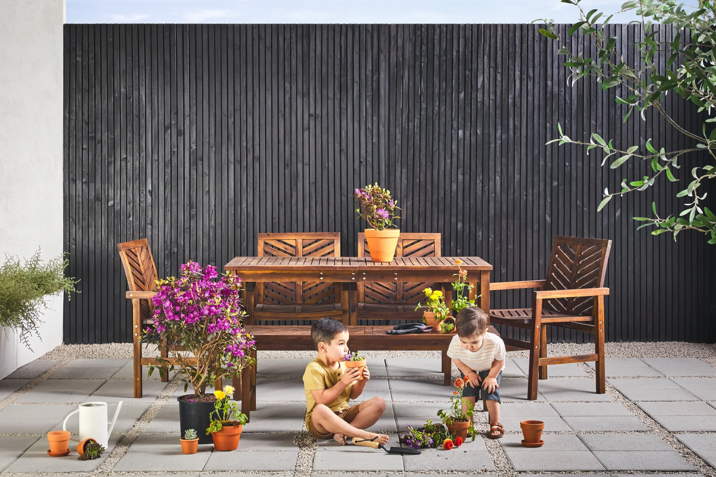 SpringPatio_WithModel_2x3_DTC_15.jpg