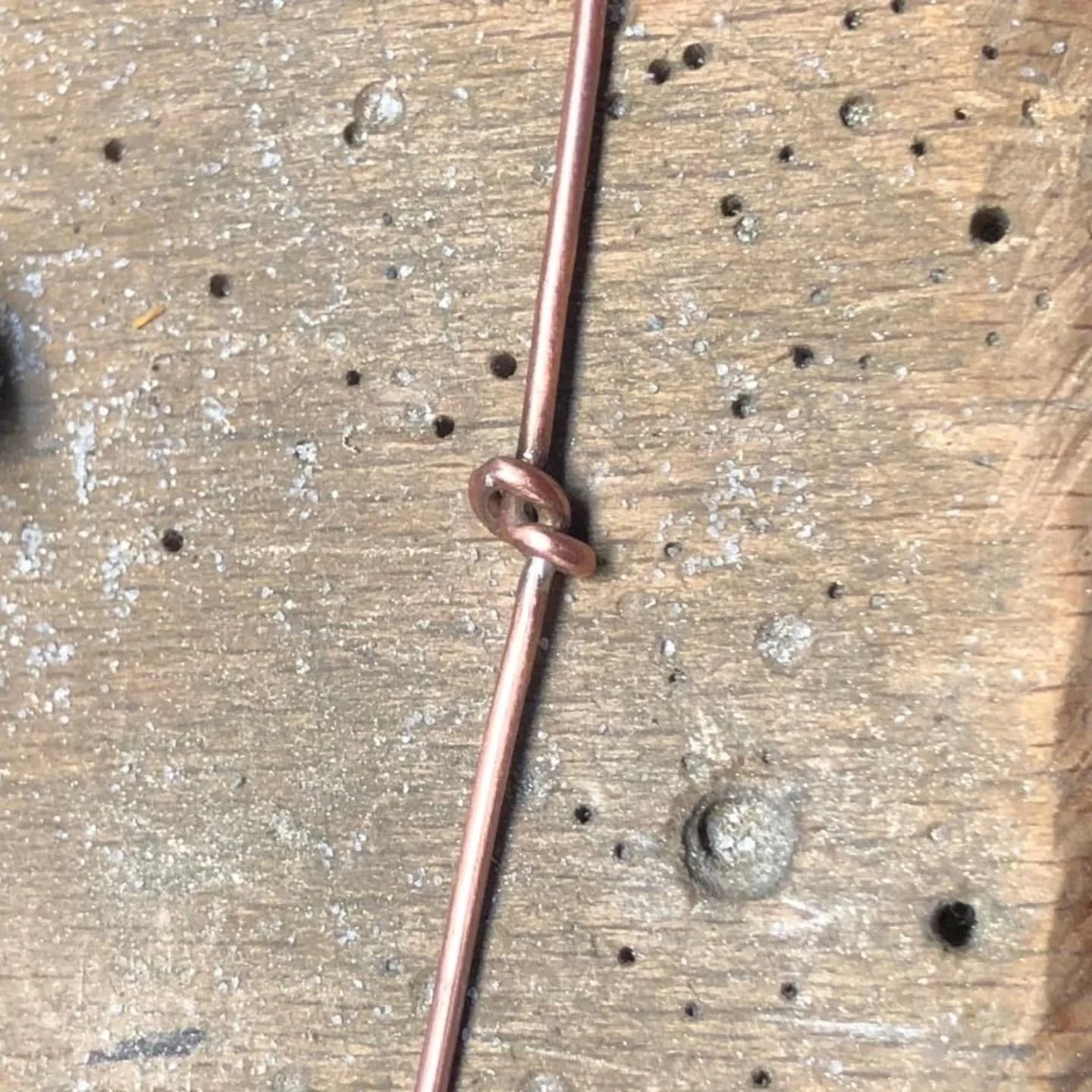 Work in progress.
Qualche tempo fa ho lavorato sulla produzione di un gioiello ispirato alla Madonna che scioglie i nodi di Johann Georg Melchior Schmidtner per creare una serie di pendenti in argento e rame.
I Pilastri di Eternit&agrave; soni stati 