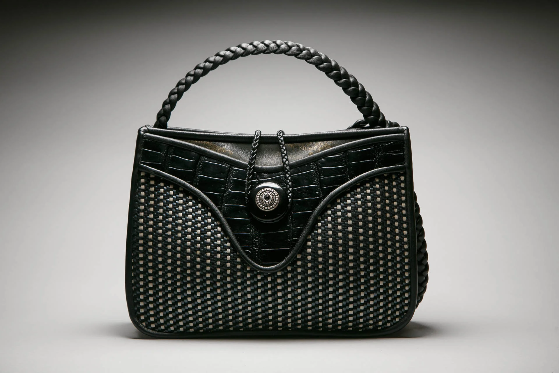 Wave shoulder bl+ivory woven.jpg