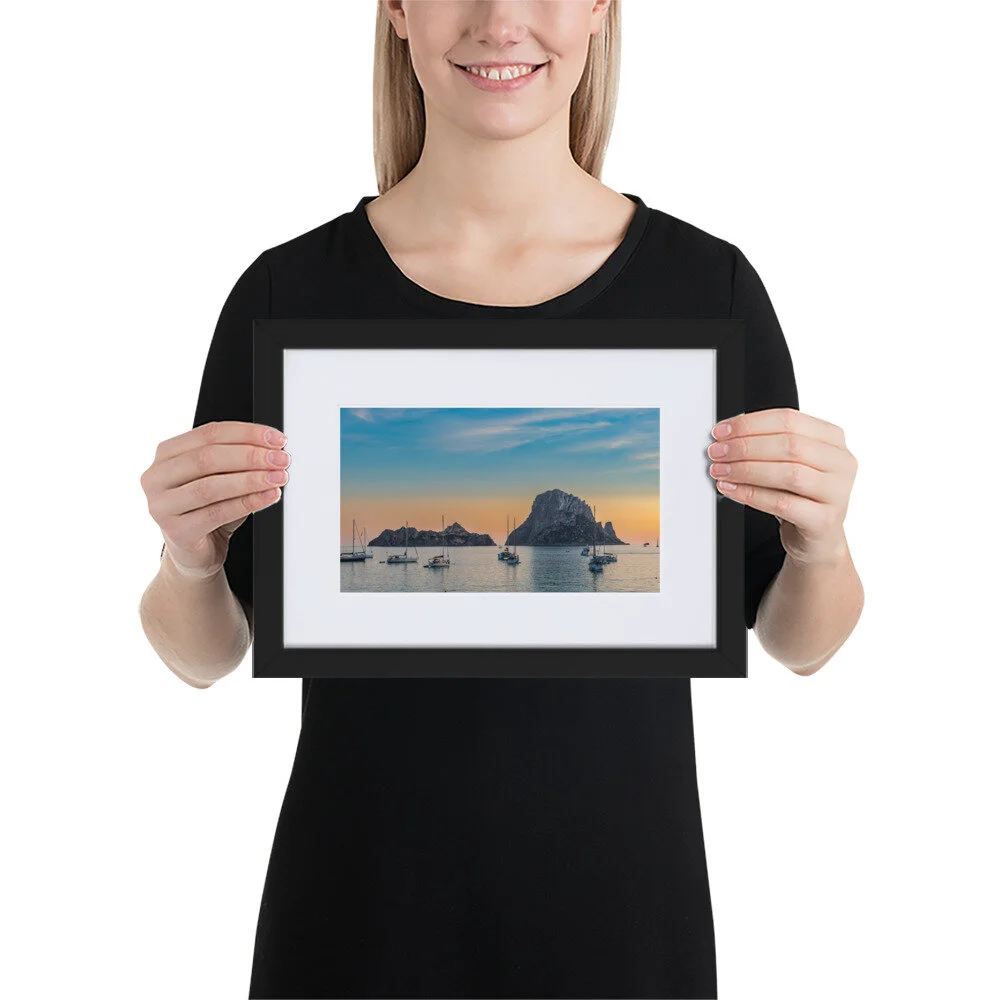 EsVedra-(7)_mockup_Person_Person_21x30-cm_Black.jpg