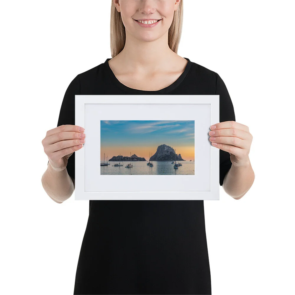 EsVedra-(7)_mockup_Person_Person_21x30-cm_White.jpg