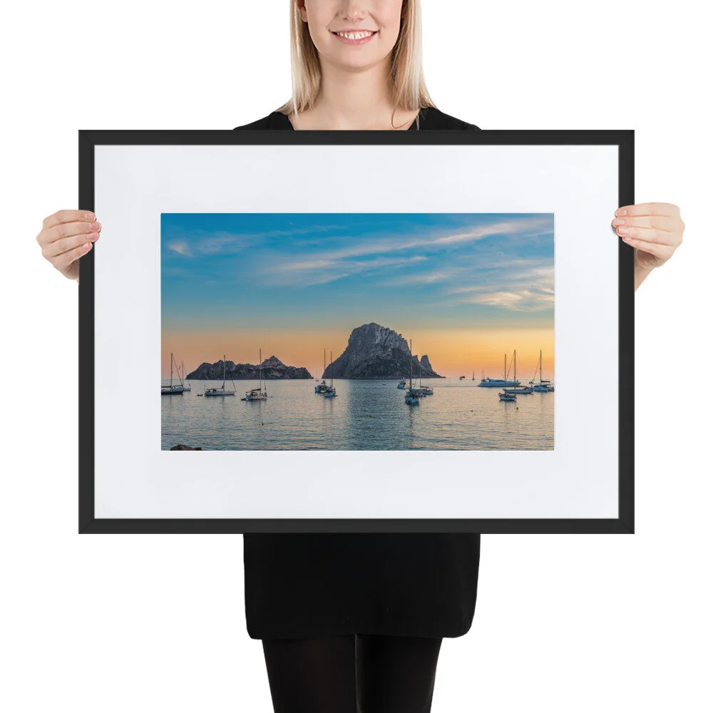 EsVedra-(7)_mockup_Person_Person_50x70-cm_Black.jpg