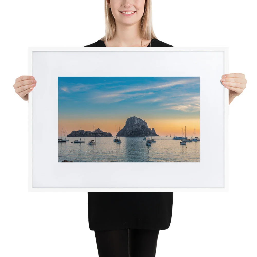 EsVedra-(7)_mockup_Person_Person_50x70-cm_White.jpg