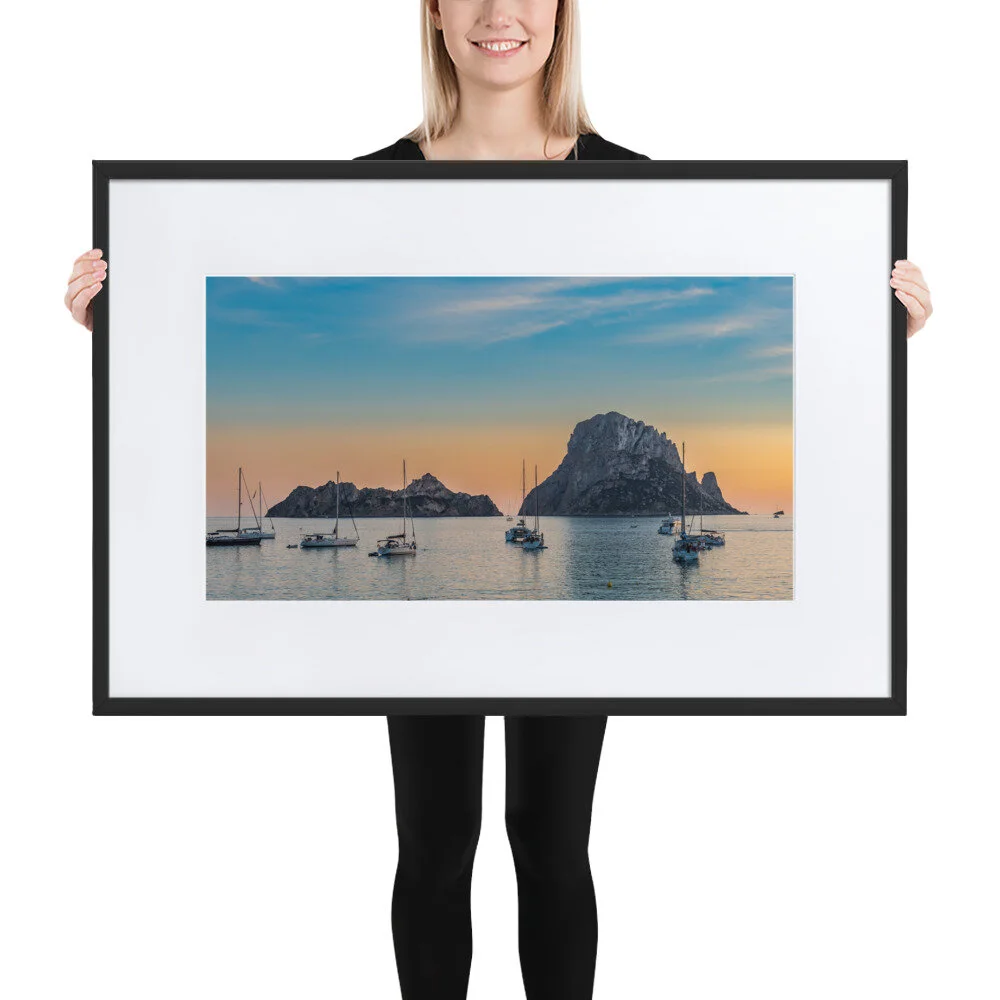 EsVedra-(7)_mockup_Person_Person_61x91-cm_Black.jpg