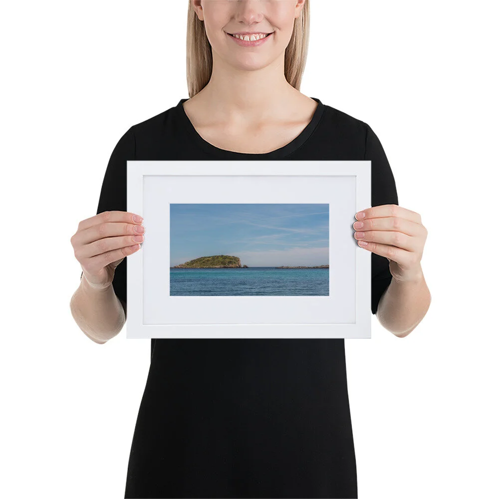 Sea-(5)_mockup_Person_Person_21x30-cm_White.jpg