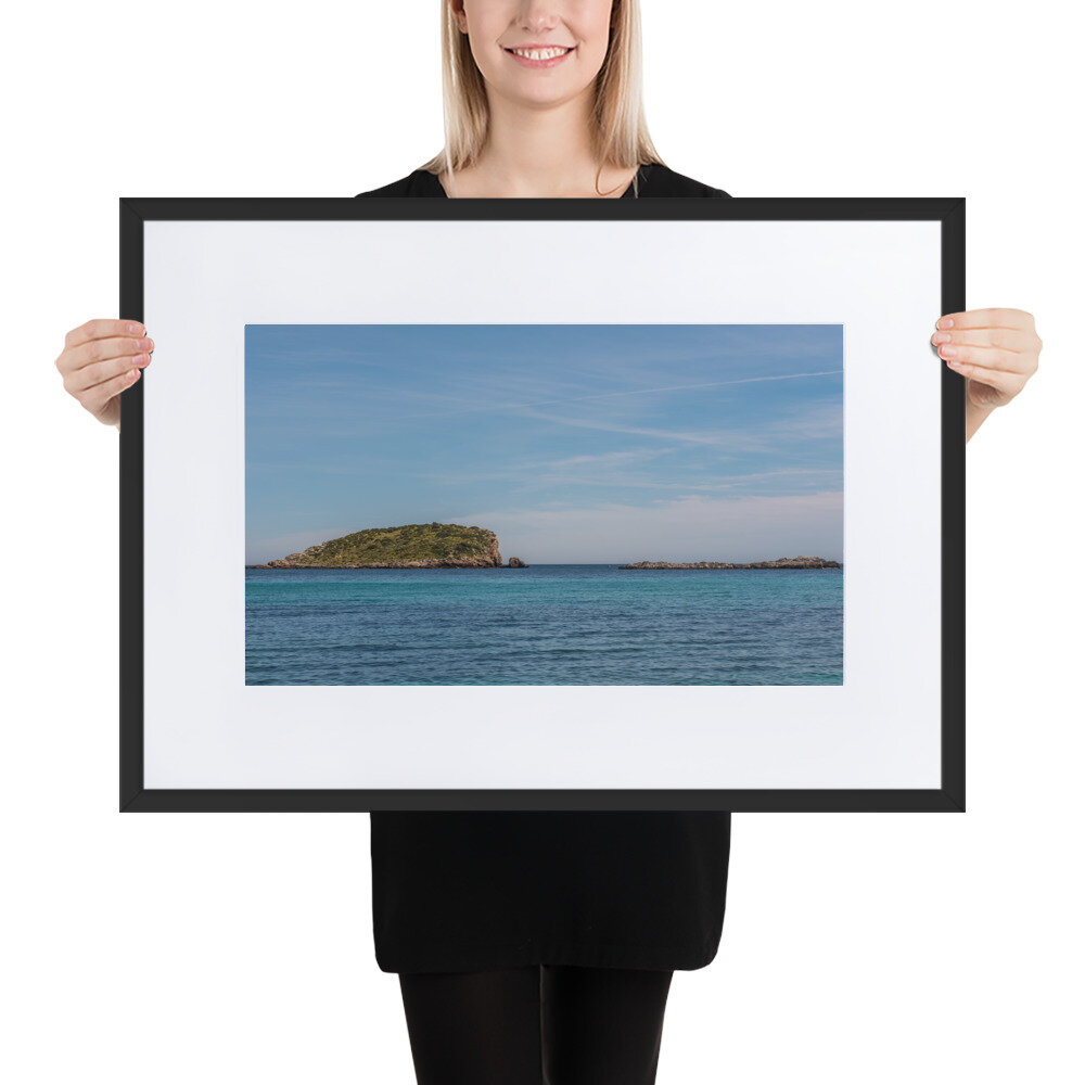 Sea-(5)_mockup_Person_Person_50x70-cm_Black.jpg