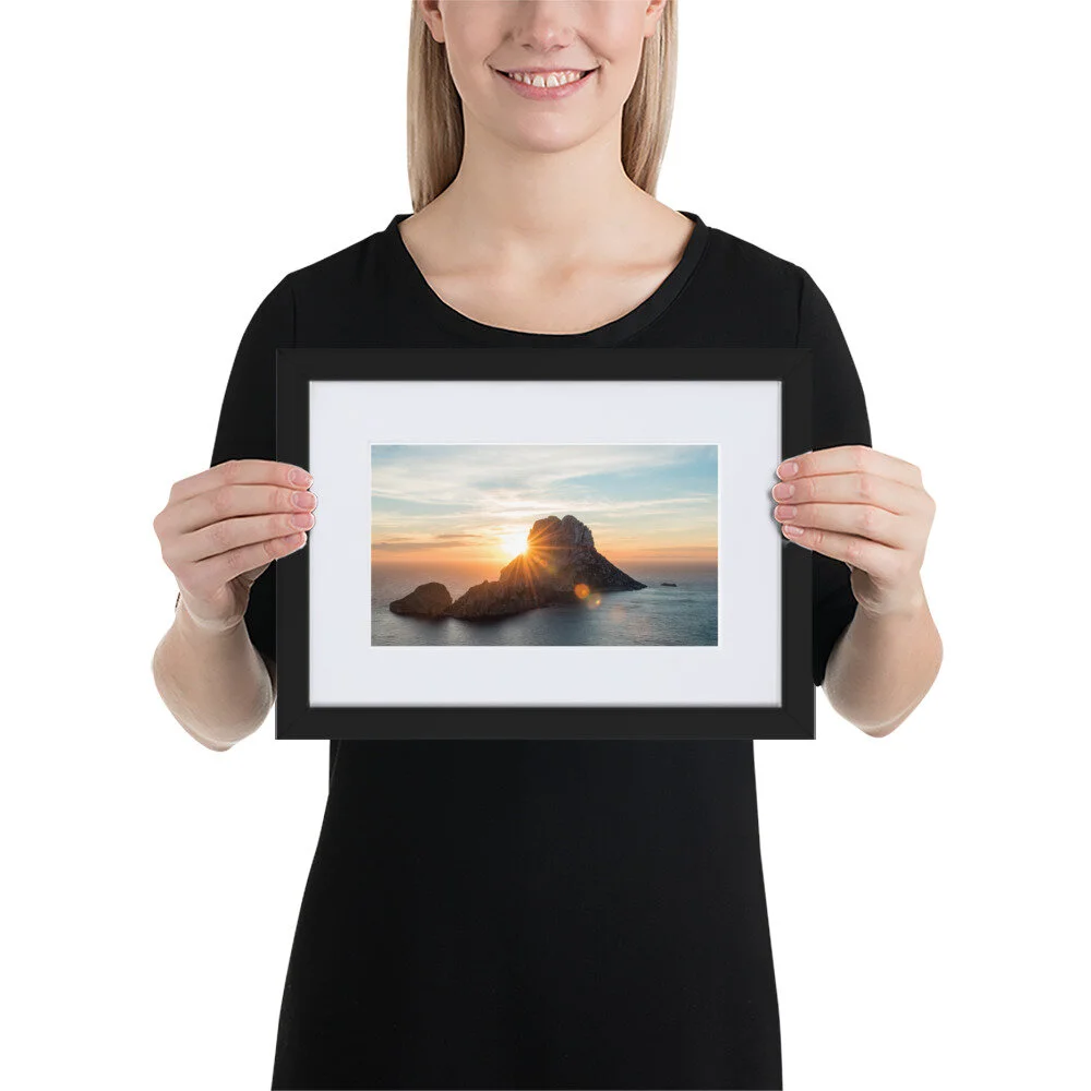 EsVedra-(4)_mockup_Person_Person_21x30-cm_Black.jpg
