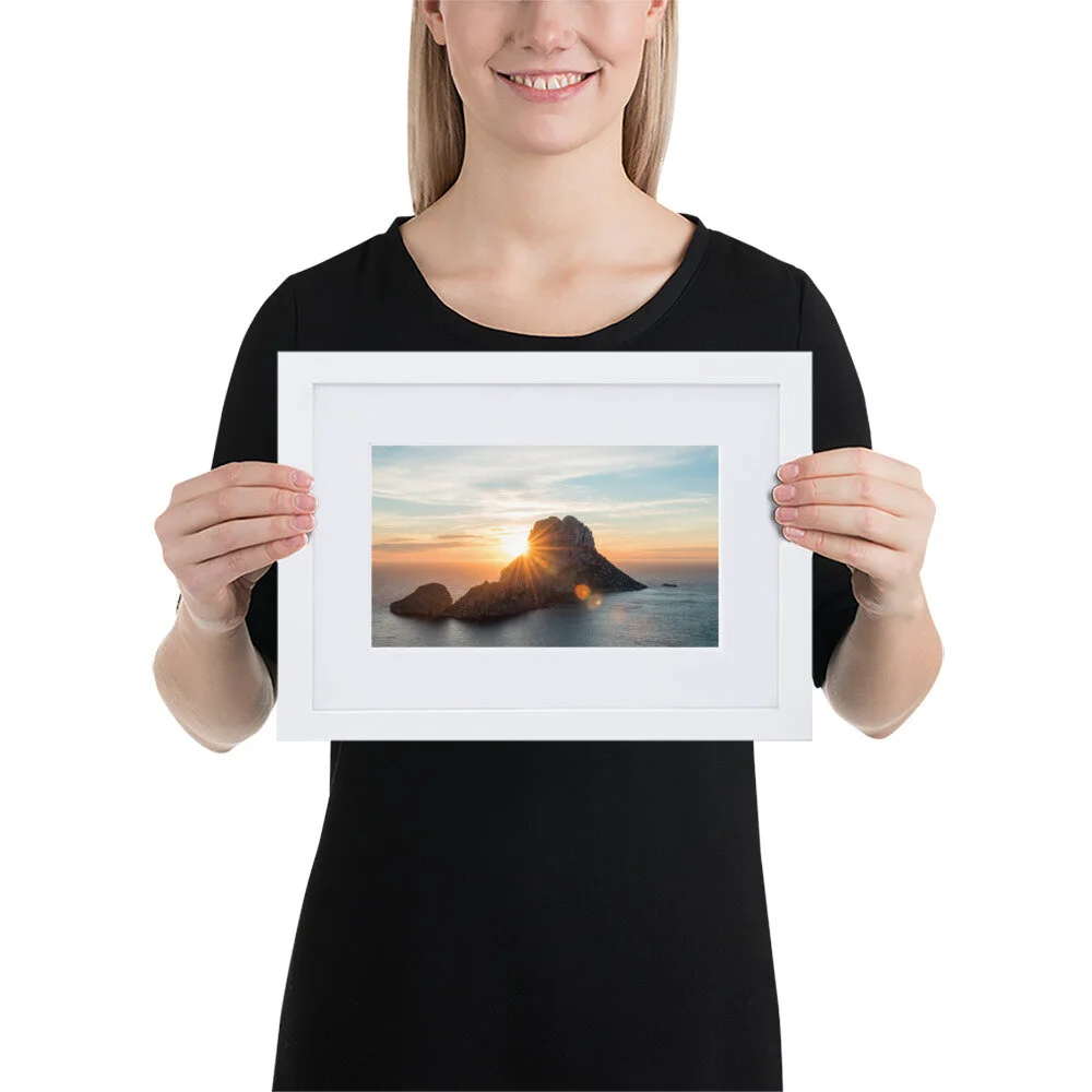 EsVedra-(4)_mockup_Person_Person_21x30-cm_White.jpg