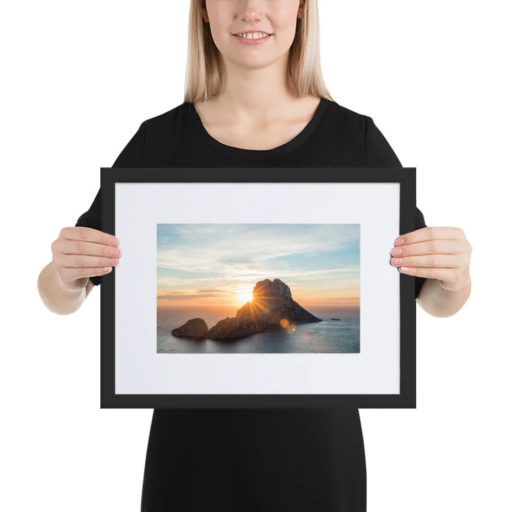 EsVedra-(4)_mockup_Person_Person_30x40-cm_Black.jpg