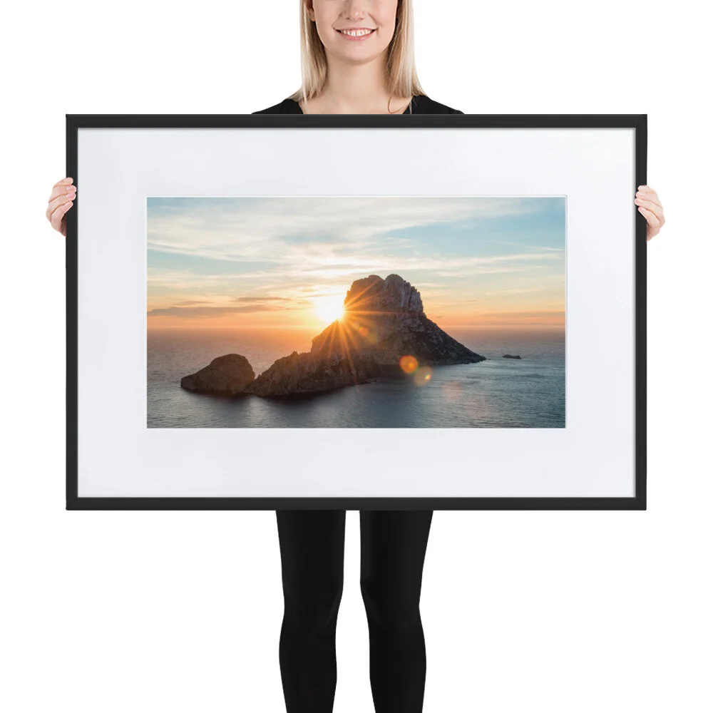 EsVedra-(4)_mockup_Person_Person_61x91-cm_Black.jpg